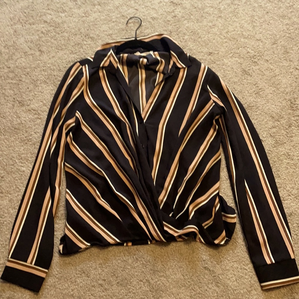 Long sleeve blouse with collar and button detail.